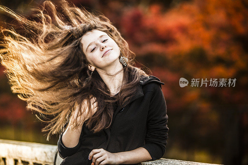 长发飘飘的少女