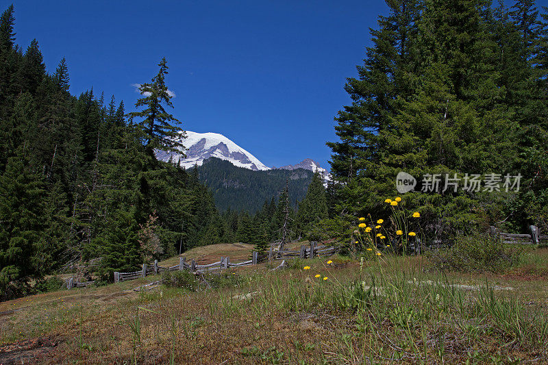 太雷尼尔山山谷