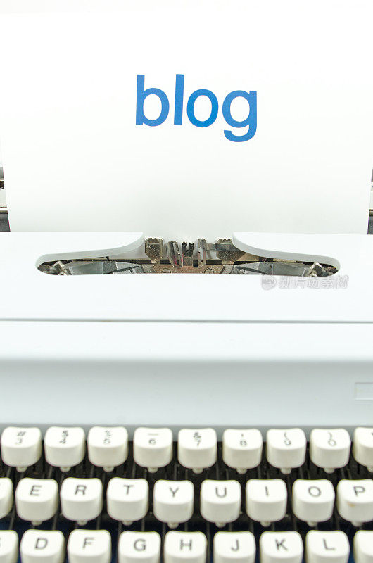 博客这个词是用老式打字机打出的