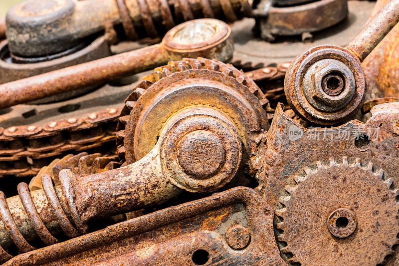旧的腐蚀的机械齿轮，齿轮和链轮