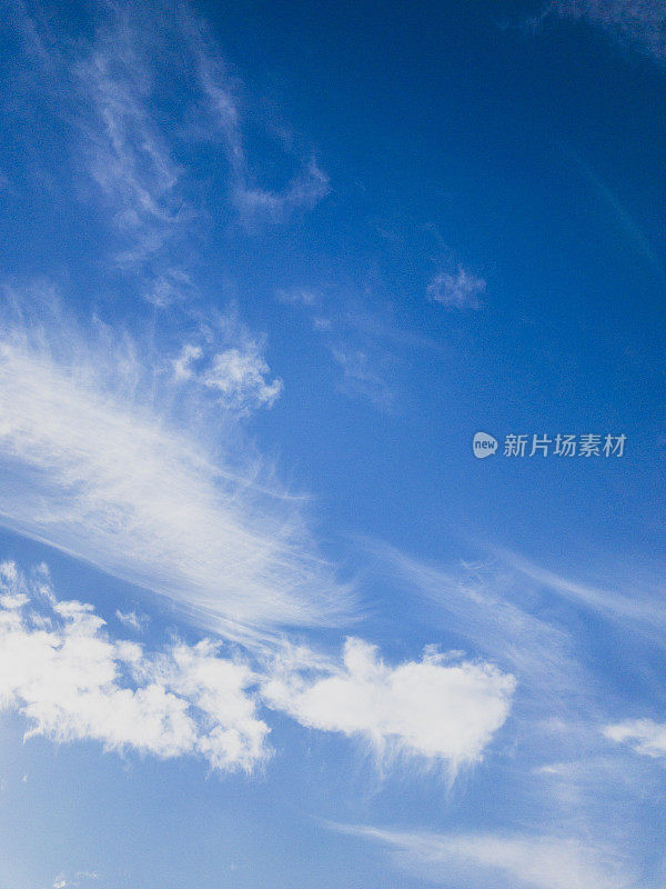 冬季天空和Cloudscape