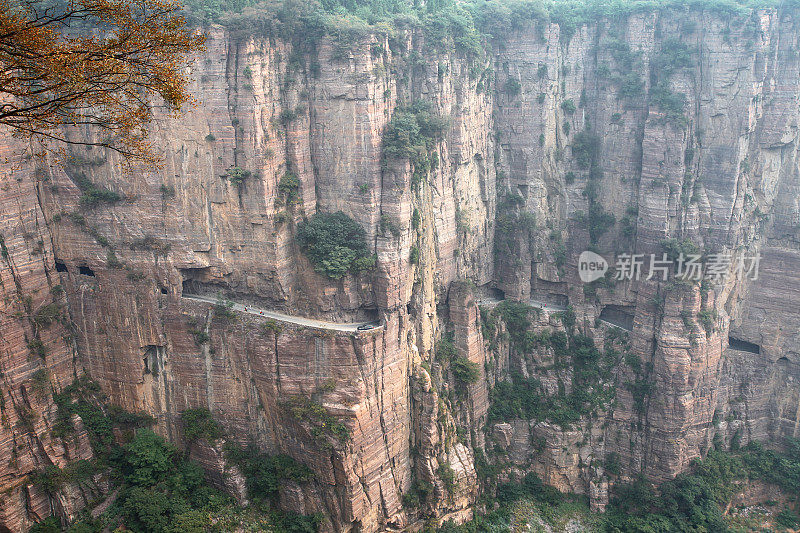 太行山上壁公路(悬崖隧道)