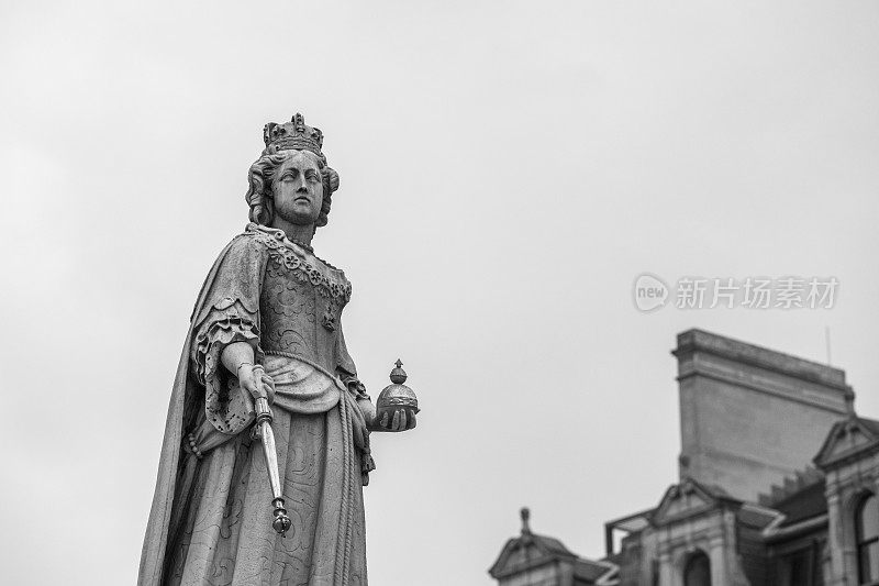 英国伦敦圣保罗大教堂前的安妮女王纪念碑