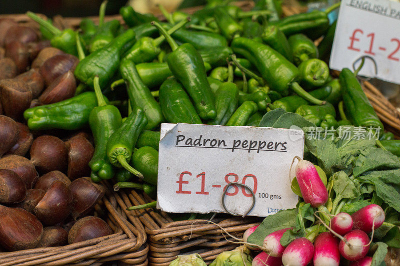 伦敦博罗市场的帕德龙辣椒