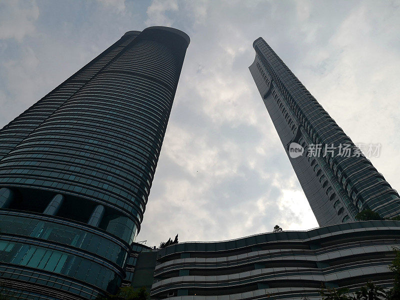 港岛跑马地的海崖及山顶住宅楼