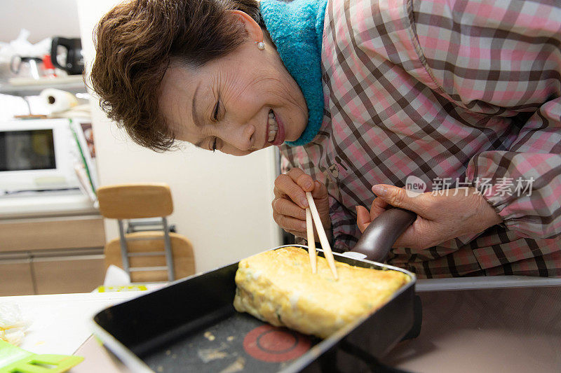 日本女子煮鸡蛋