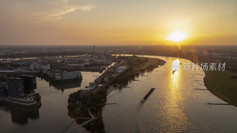 日落时分的莱茵河，Düsseldorf