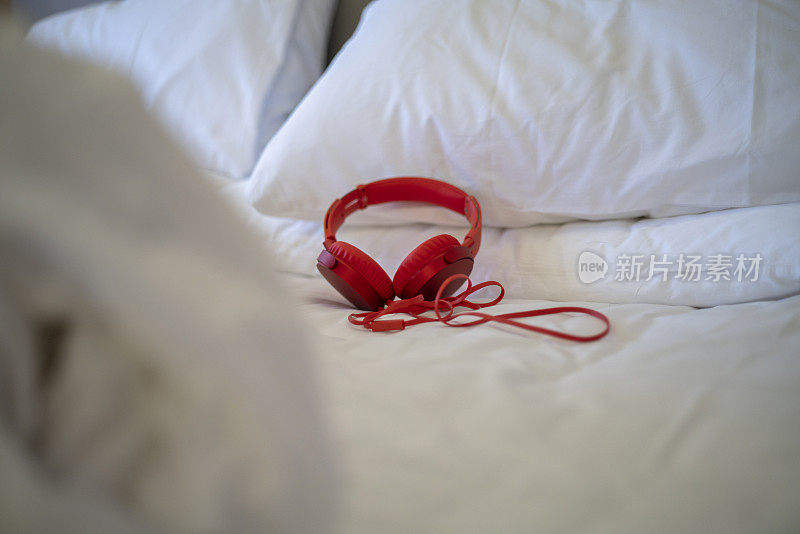 耳机在床上