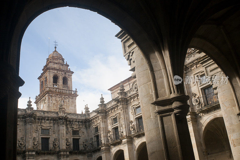 塞拉诺瓦，圣萨尔瓦多修道院，修道院和教堂钟楼，加利西亚，西班牙。