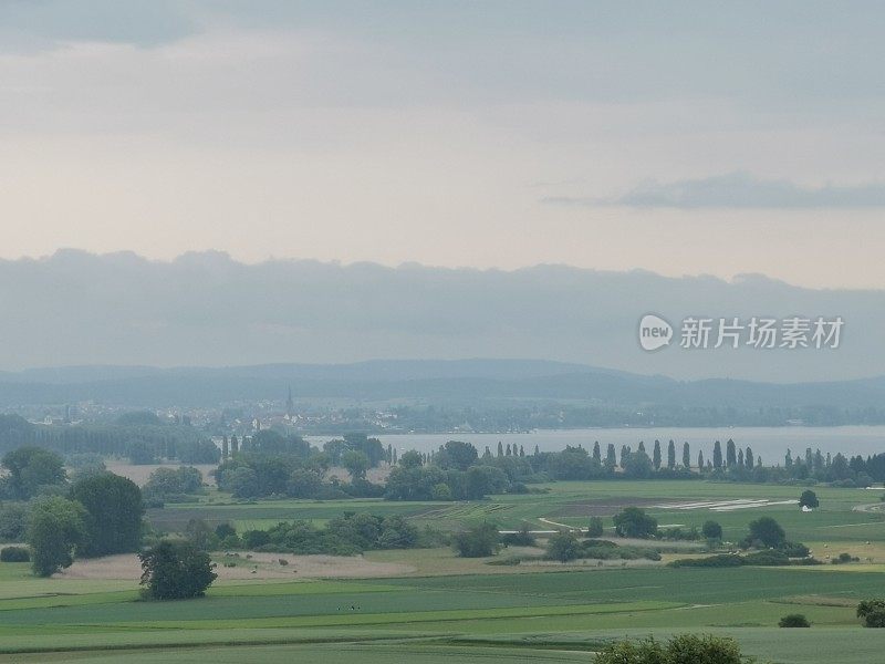 从加尔根伯格看康士坦茨湖和拉多尔夫泽尔的美景