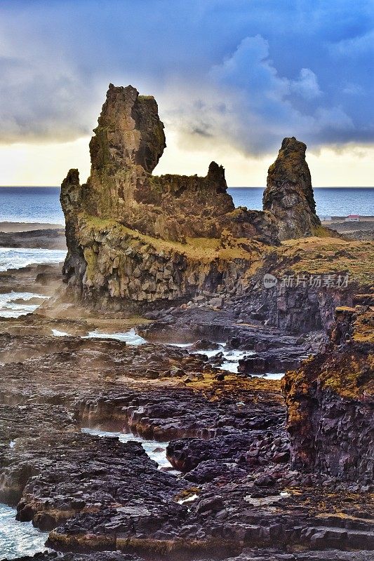 冰岛的londrangar玄武岩悬崖
