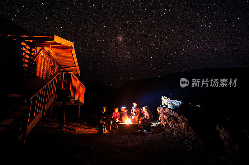 水獭在夜间出没