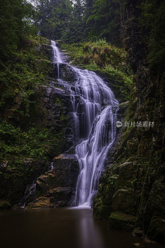 山间瀑布(HDRi)