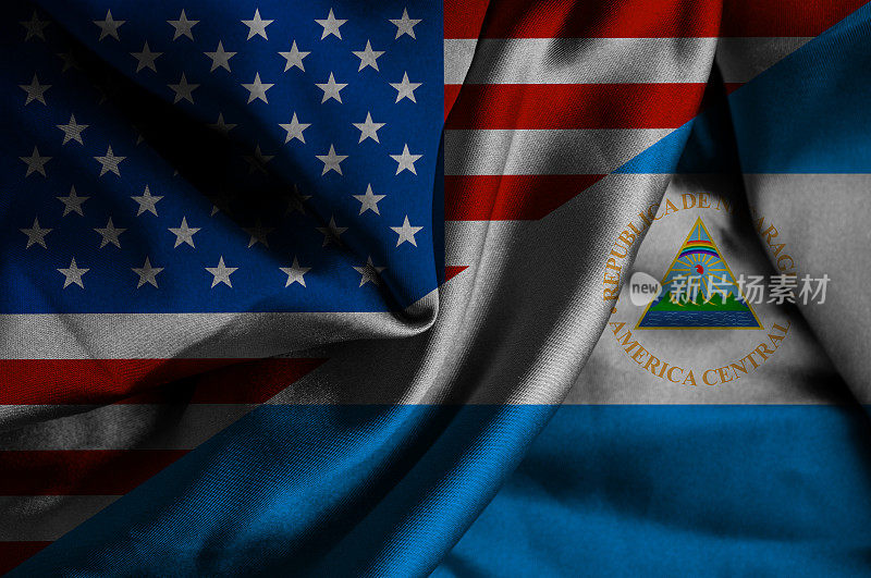 挥舞着尼加拉瓜和美国国旗
