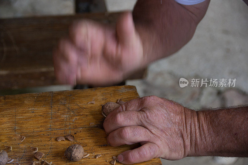 近距离打碎核桃