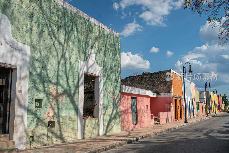 墨西哥瓦拉多利德的多彩街道