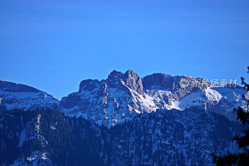 特写东方Allgäu高山山峰。巴伐利亚,德国。