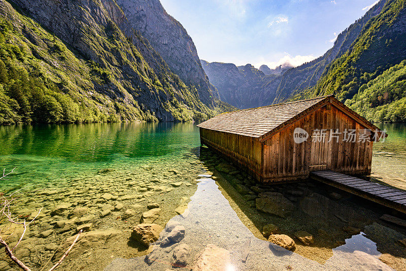 德国巴伐利亚州Köngssee的欧伯湖夏季景观