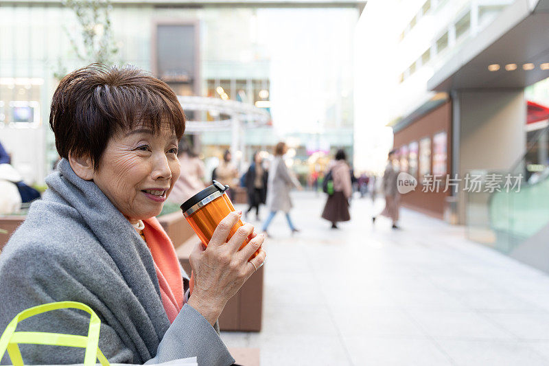 高层女性休假