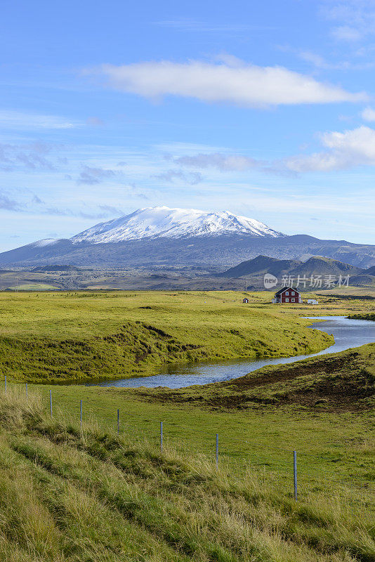 从Markarfljót山谷在冰岛的雪山的全景Hekla火山