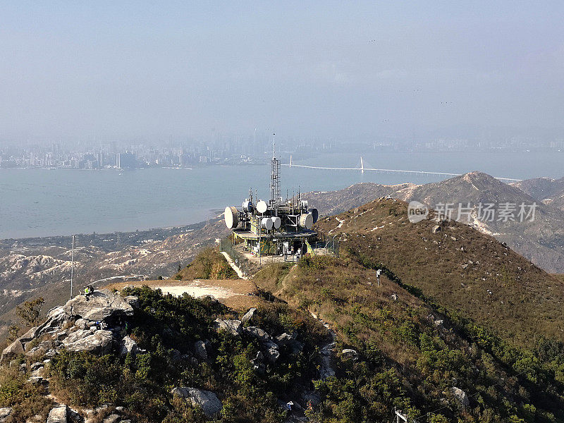 从香港新界青山眺望深圳湾