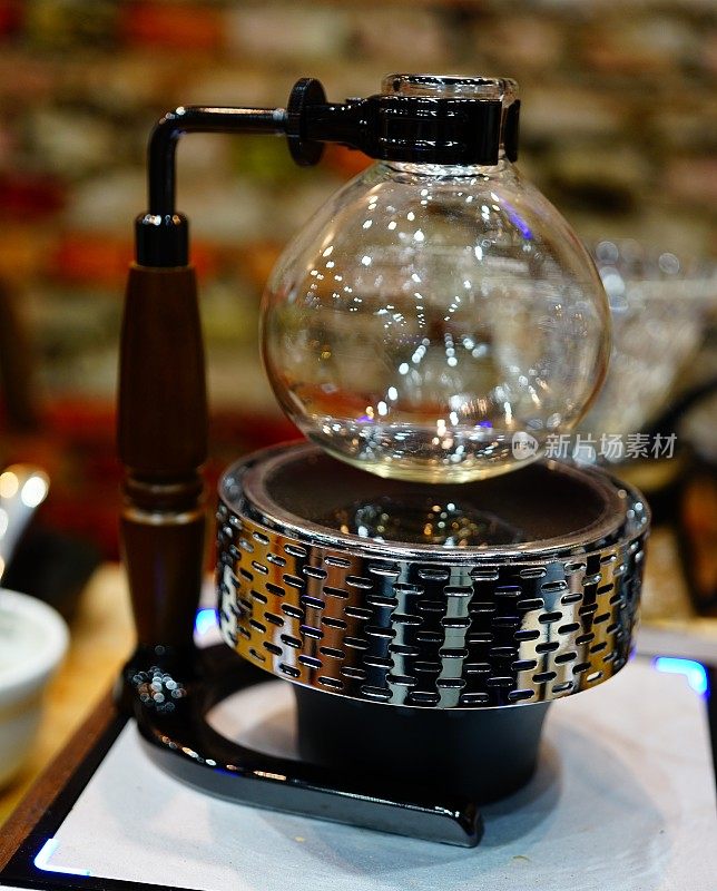 咖啡馆的咖啡壶过滤器
