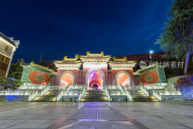 武当山玉绪宫大门夜景