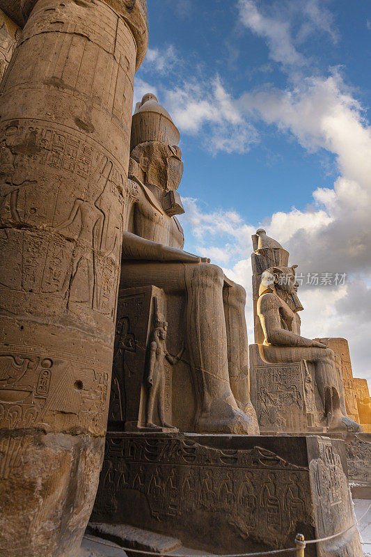 卢克索神庙的拉美西斯二世雕像。埃及