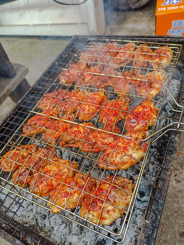 烧烤，烤肉串，烧烤烤架，木炭烤架，烤鸡翅烤架，烤架，烤架，烧焦鸡翅