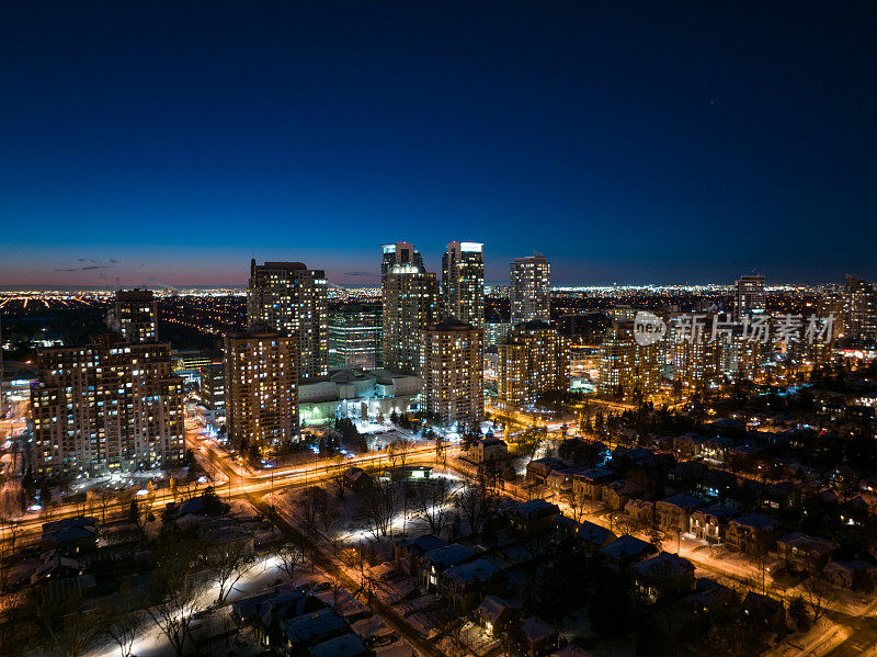 俯视图夜景照片，北约克加拿大多伦多