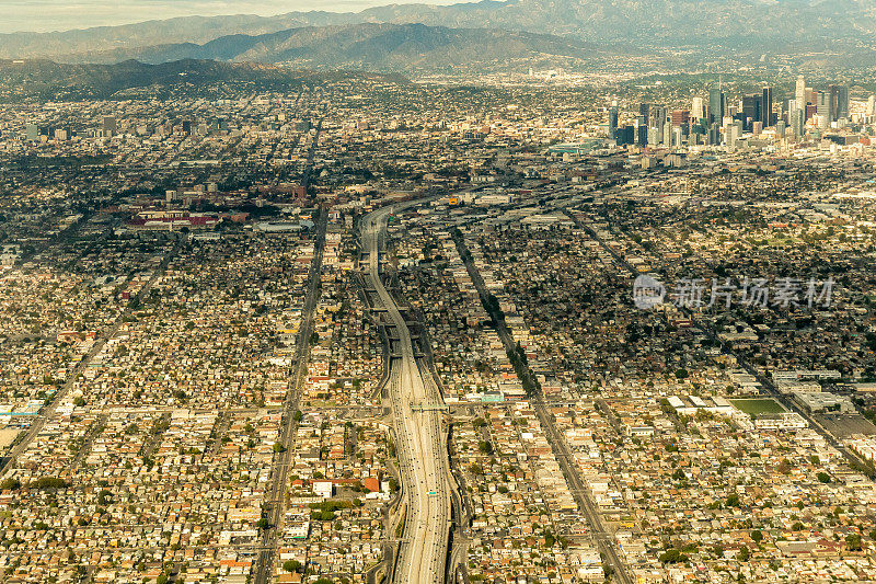 洛杉矶外110高速公路的鸟瞰图