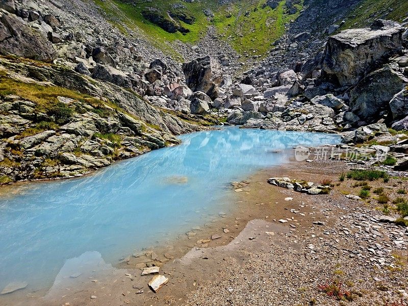 美丽的小山湖