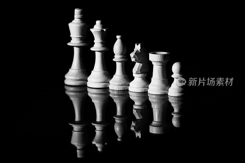 反射白色的棋子