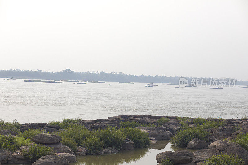 清晨和日出的湄公河全景