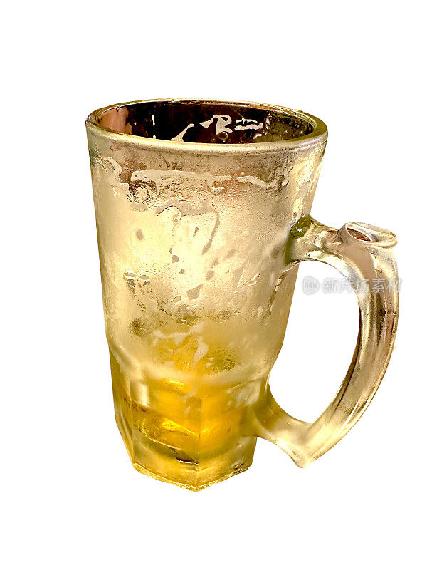 啤酒杯孤立在白色背景上