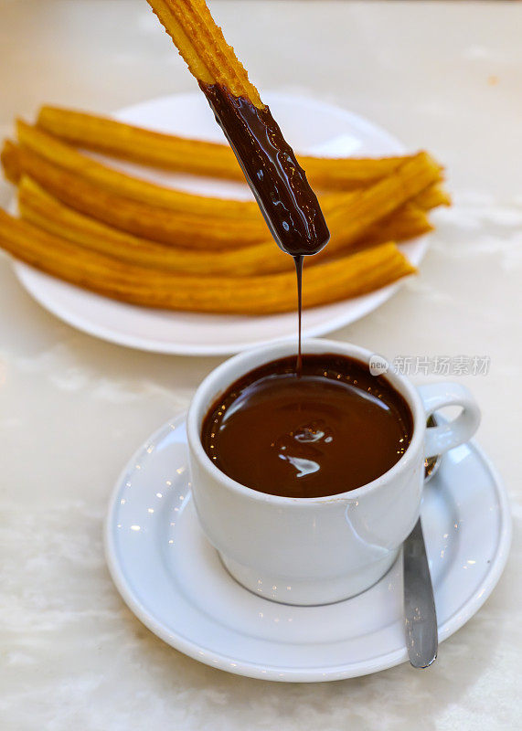 在马德里享用巧克力油条(热巧克力油条)