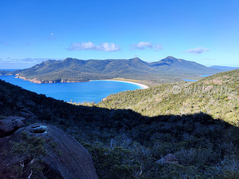 塔斯马尼亚Freycinet国家公园的葡萄杯湾