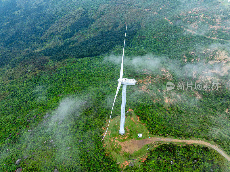 山区风电场云和雾的航空摄影