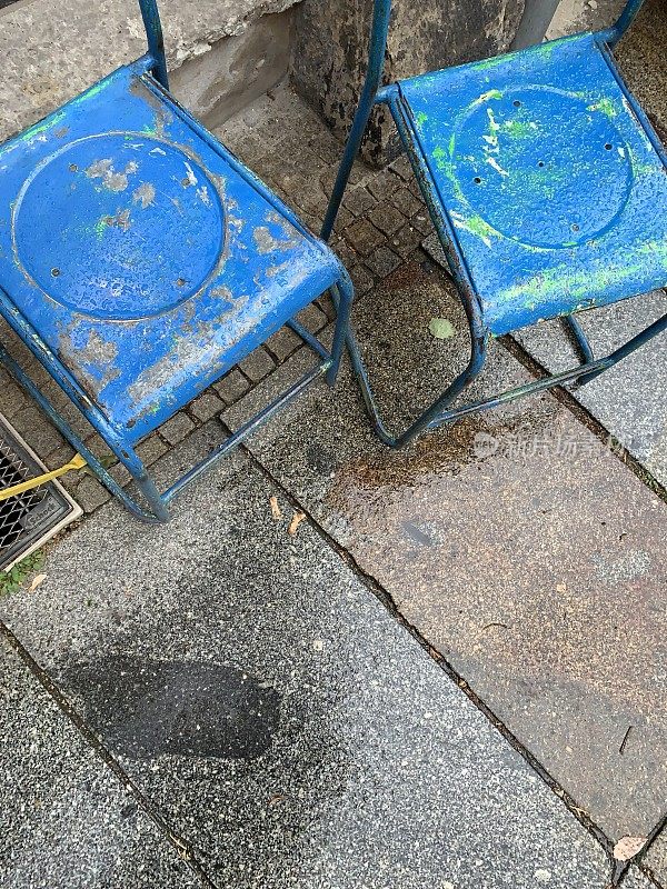 蓝色枯燥乏味的椅子