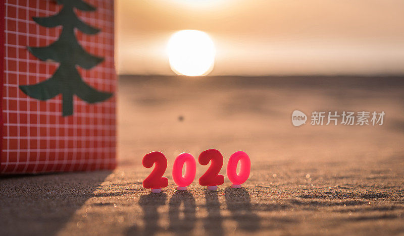 沙滩上的礼盒2020