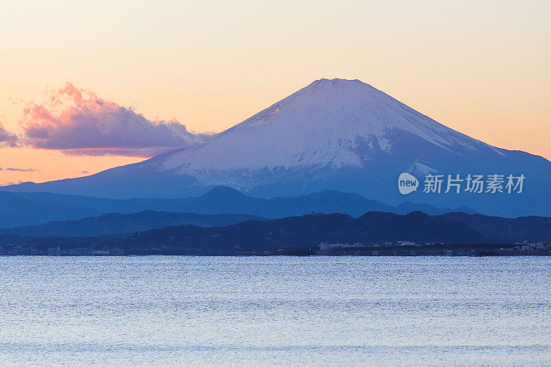 从野岛海滩看富士山