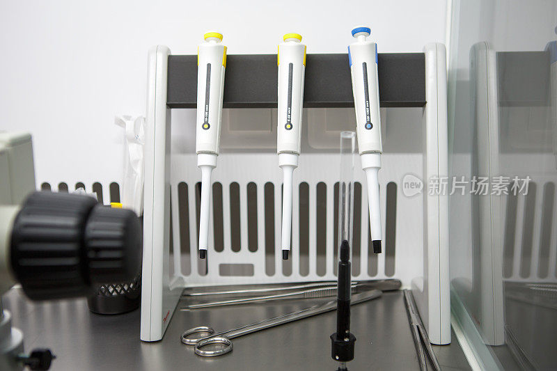 临床实验室的体外受精设备进行体外受精。
