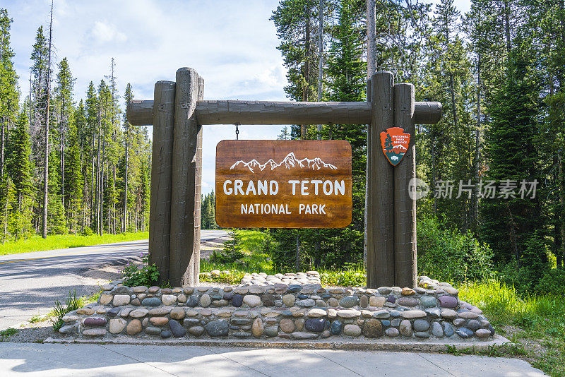 入口区有大提顿国家公园的标志。