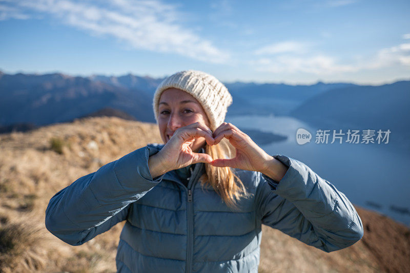 女人喜欢徒步旅行