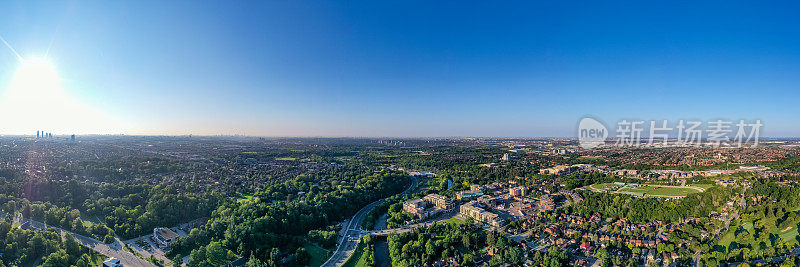 加拿大沃恩，伍德布里奇，伊斯灵顿大街的住宅分区鸟瞰图，独立和复式住宅