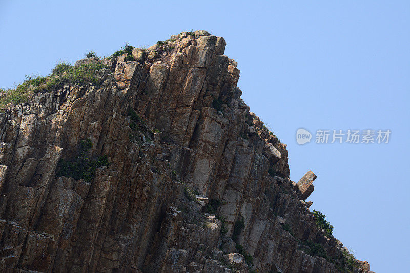 位于香港西贡东郊野公园小宝坪岬角的玄武岩脊