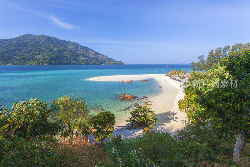 美丽的利佩岛，萨敦，泰国，和平的景观海景风景，绿色蓝色的海洋，旅游和放松的地方