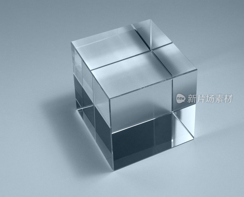 专业拍摄的固体玻璃立方体与轮辋