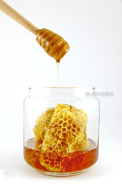 蜂蜜勺，有新鲜的蜂蜜和蜂房