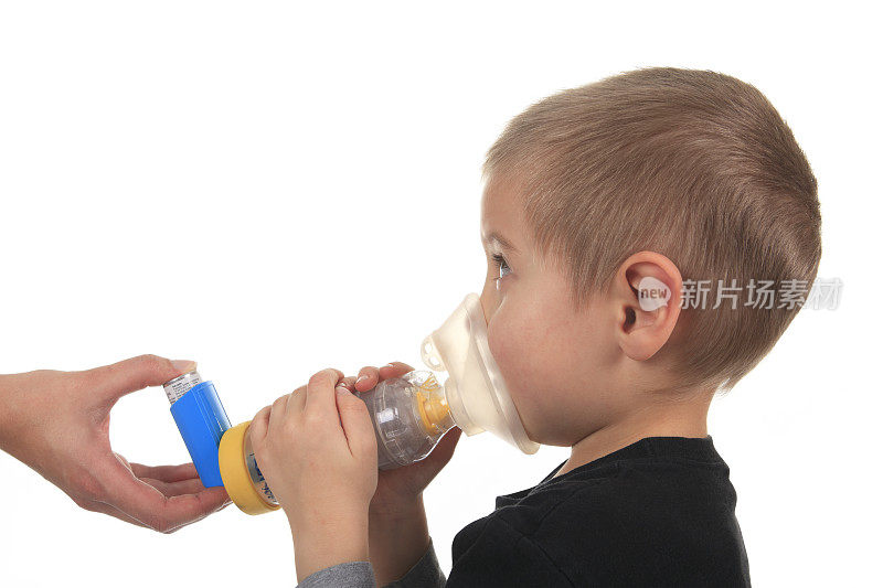 哮喘的小男孩